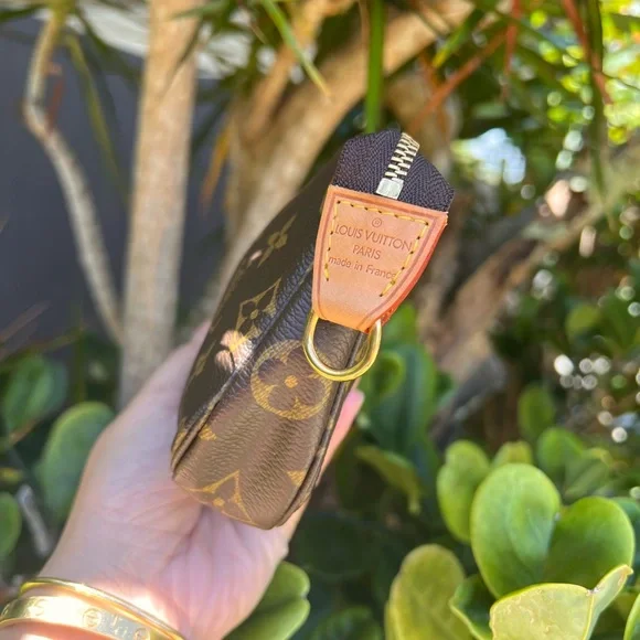 Louis Vuitton Pouch Monogram - Picture 3 of 16